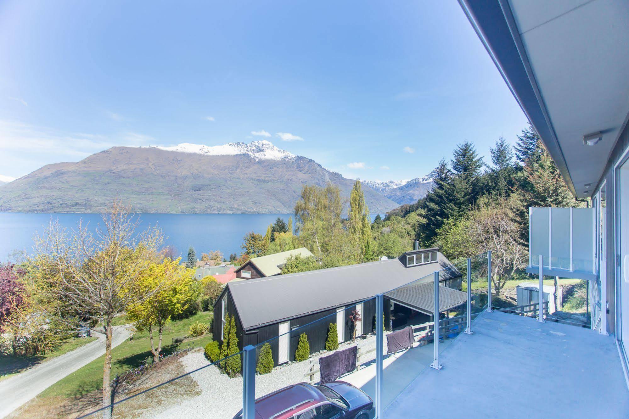 Gemini Lakeview Villa Queenstown Exteriör bild