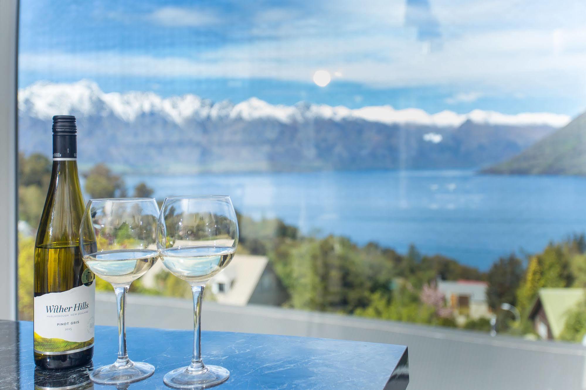 Gemini Lakeview Villa Queenstown Exteriör bild