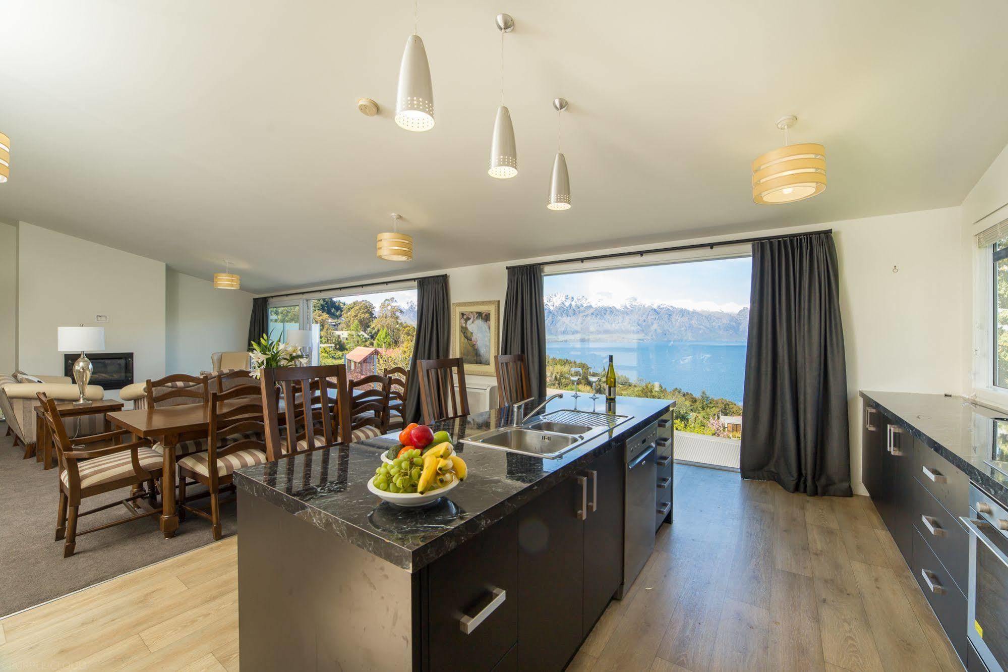 Gemini Lakeview Villa Queenstown Exteriör bild