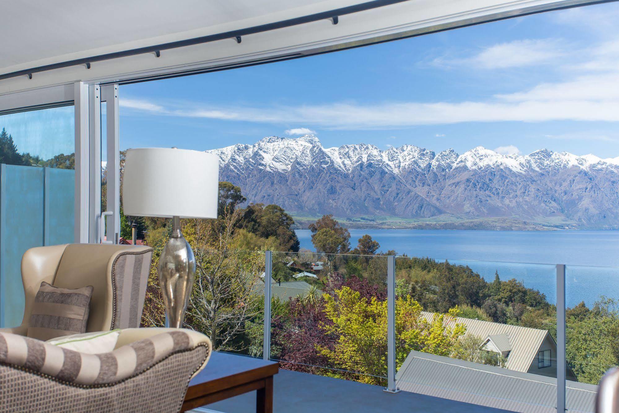 Gemini Lakeview Villa Queenstown Exteriör bild